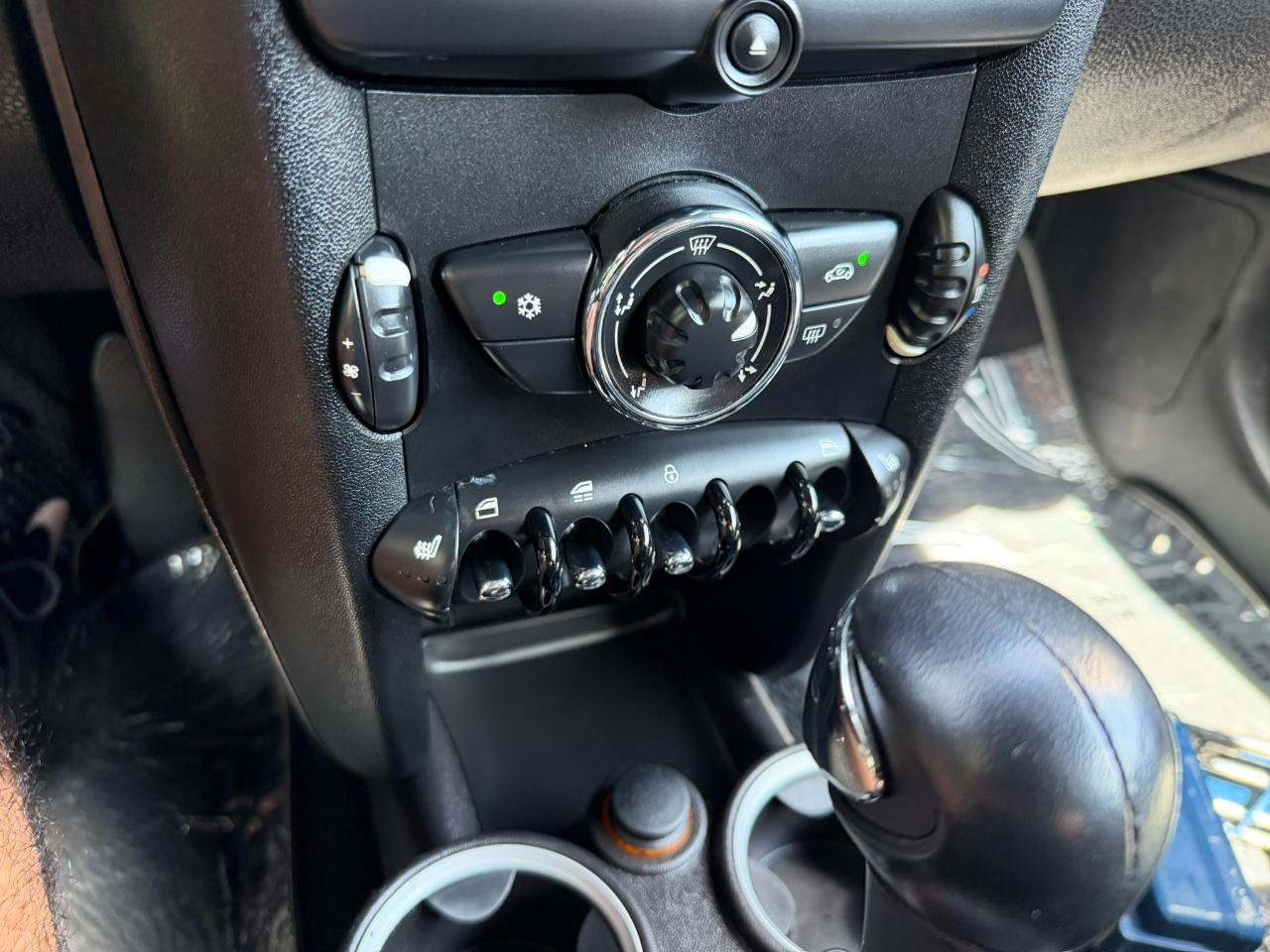Used 2012 MINI Cooper Convertible FWD image 33