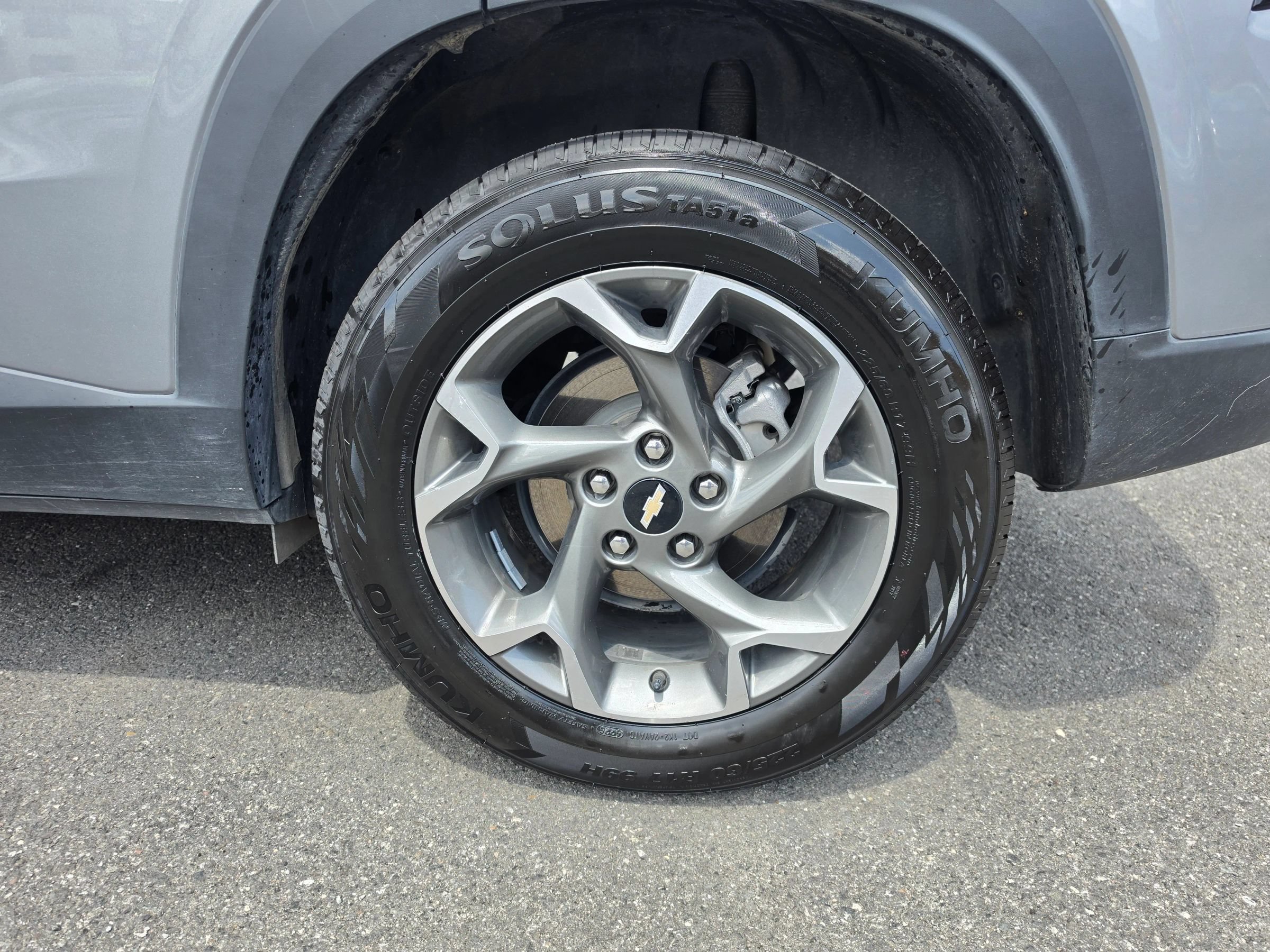 Used 2025 Chevrolet Trax LT FWD image 17