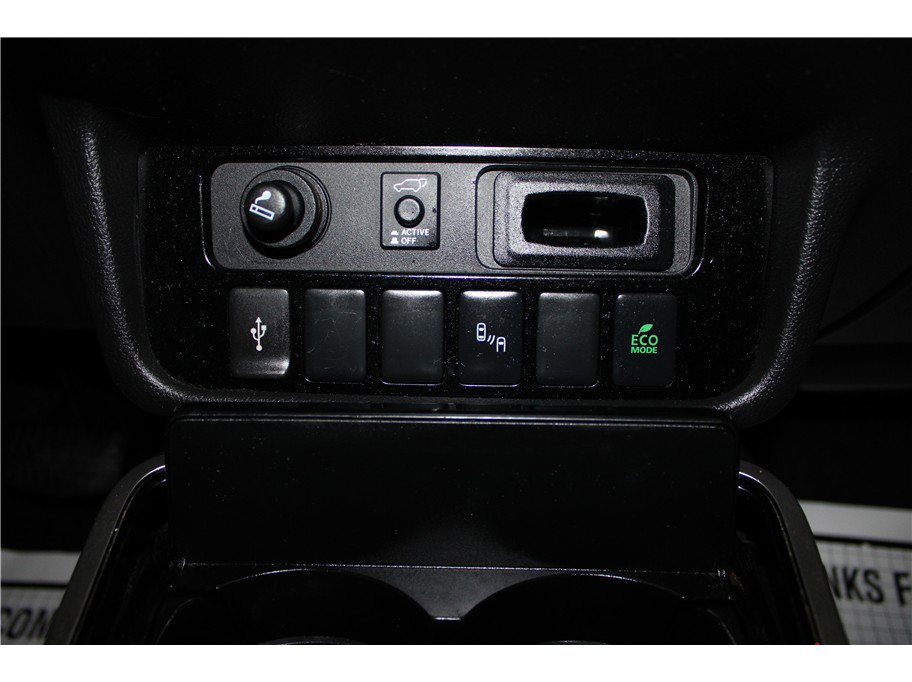 Used 2020 Mitsubishi Outlander ES image 31