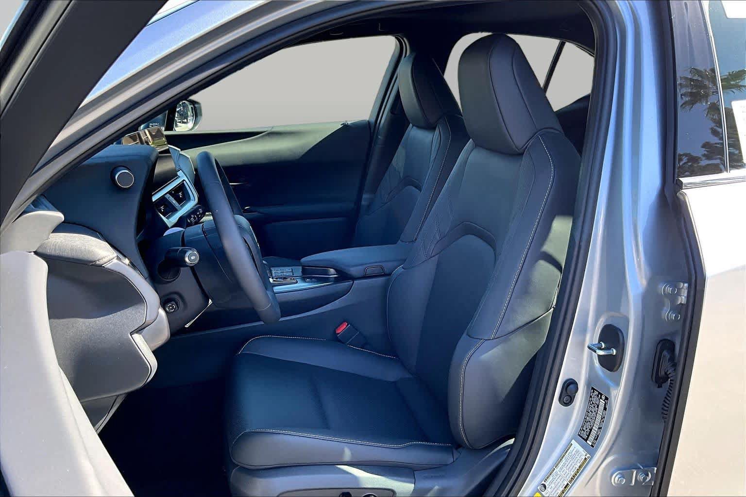 New 2026 Lexus UX 300h AWD image 18
