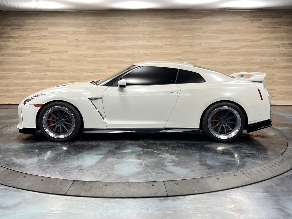 Used 2020 Nissan GT-R Premium w/ Premium Interior Package image 20