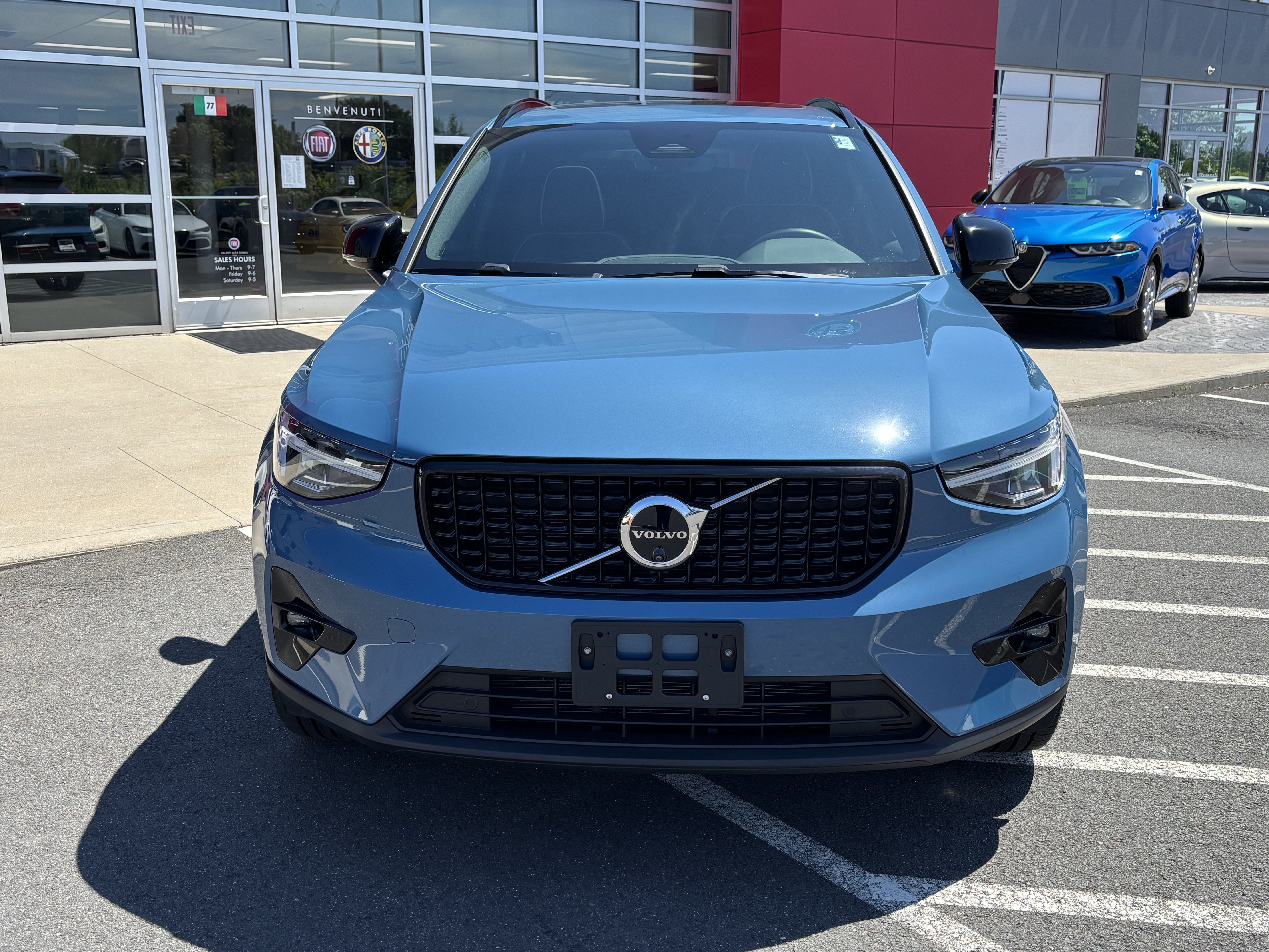 Used 2025 Volvo XC40 B5 Plus AWD/4WD image 12
