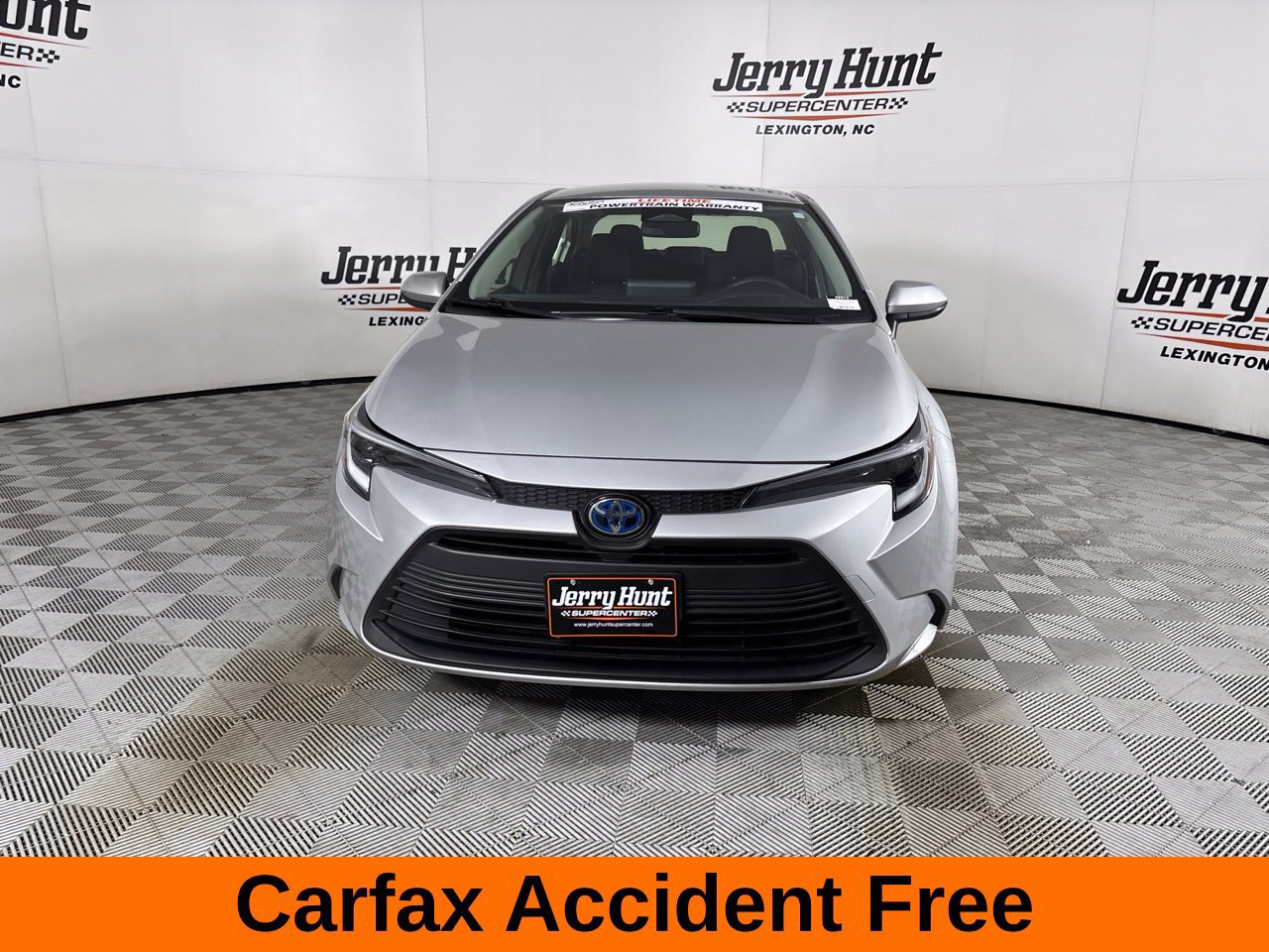 Used 2025 Toyota Corolla LE FWD image 3