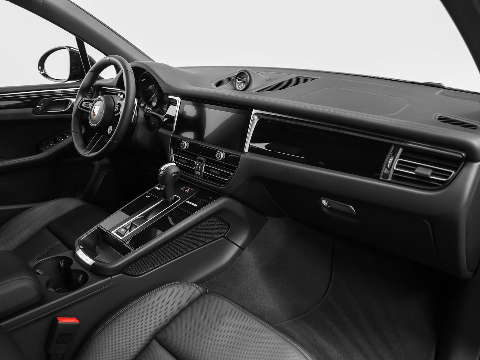 Certified 2026 Porsche Macan image 25