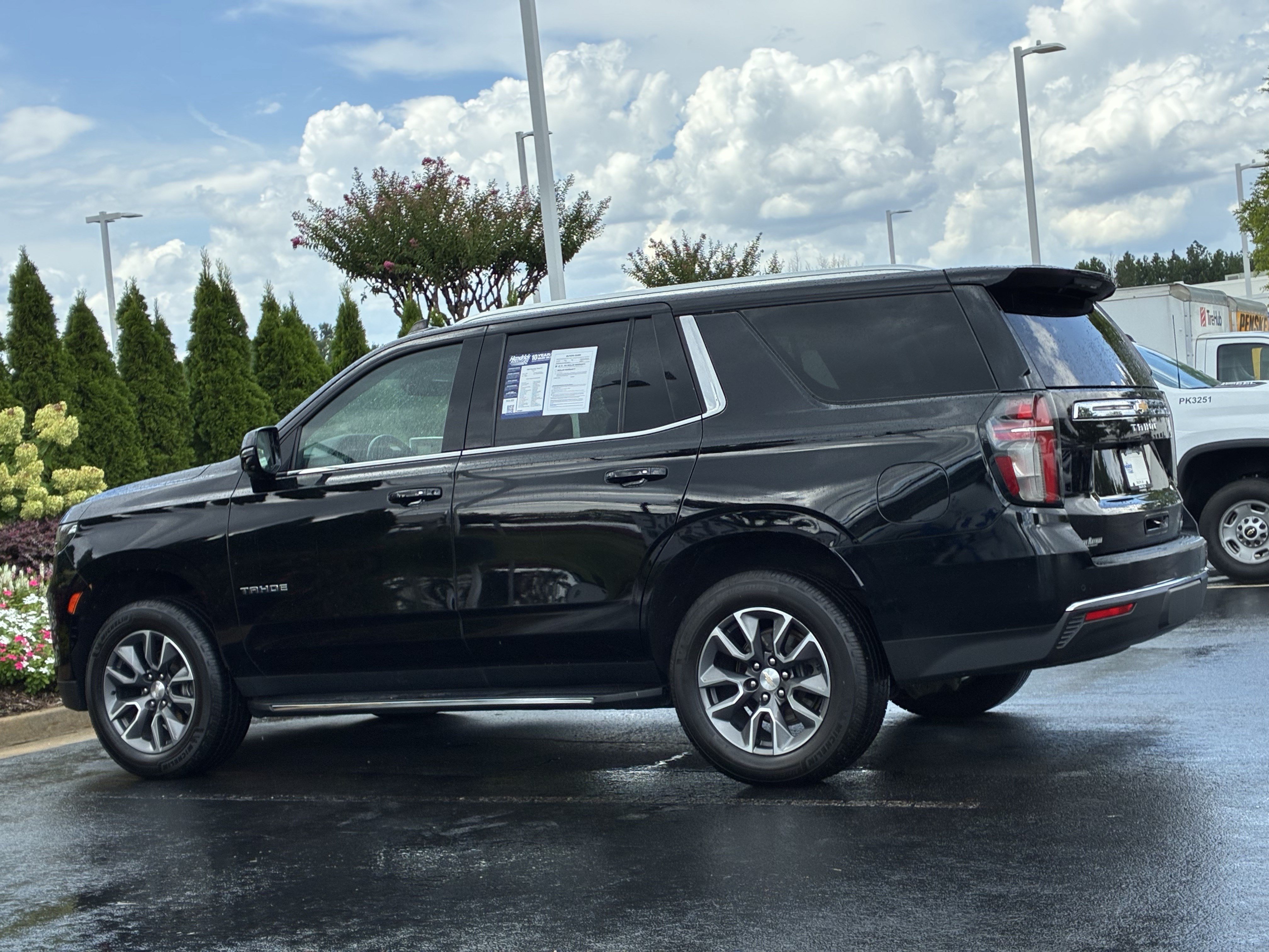 Used 2022 Chevrolet Tahoe LT w/ LT Signature Package AWD/4WD image 9