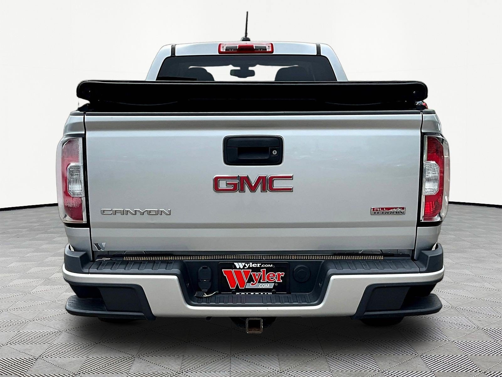 Used 2015 GMC Canyon SLE w/ All-Terrain Package AWD/4WD image 5