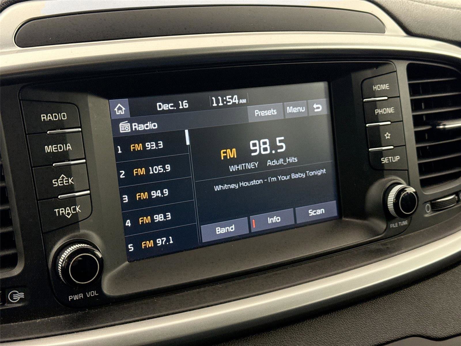 Used 2019 Kia Sorento LX image 19