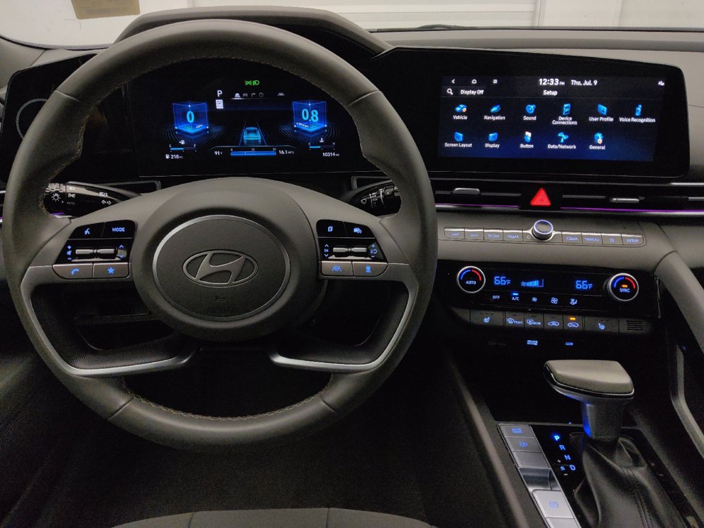 Used 2025 Hyundai Elantra SEL FWD image 22