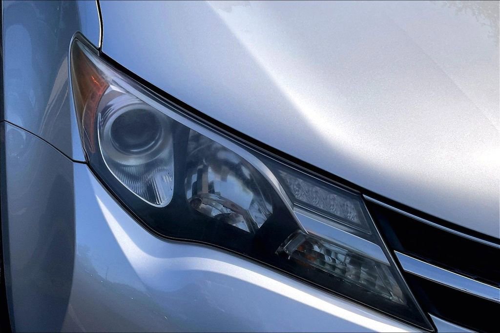 Used 2014 Toyota RAV4 XLE AWD/4WD image 32