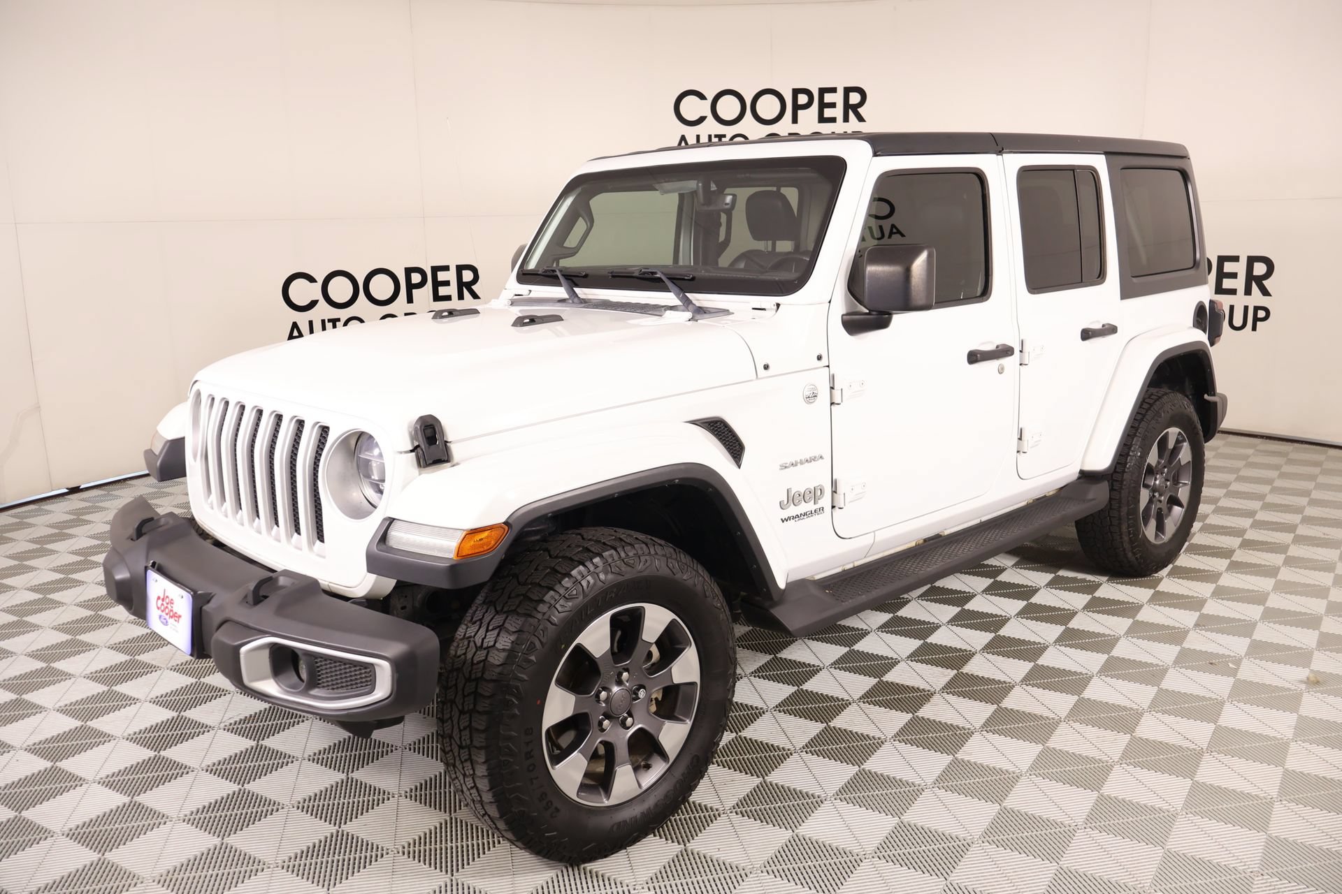 Used 2018 Jeep Wrangler Unlimited Sahara AWD/4WD image 11