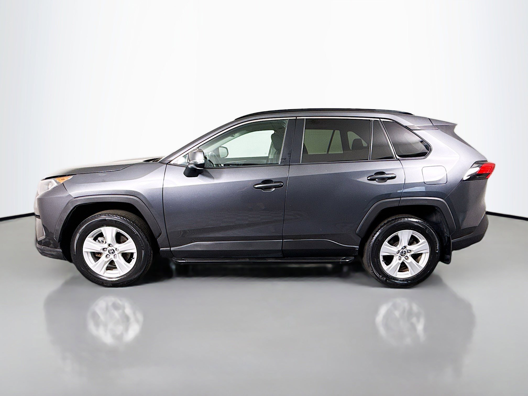 Used 2021 Toyota RAV4 XLE w/ Convenience Package image 6