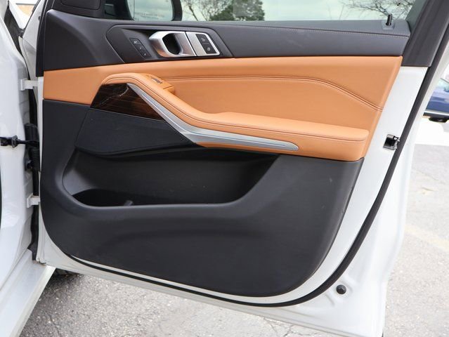 Used 2024 BMW X7 xDrive40i w/ Climate Comfort Package image 12