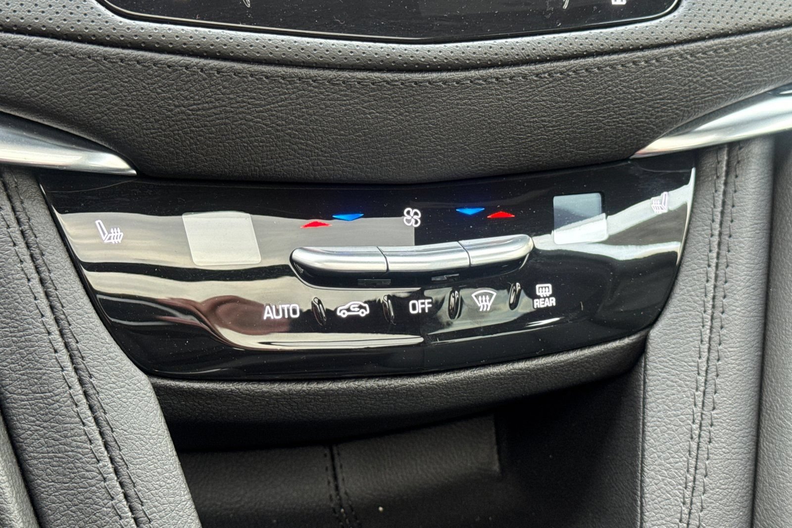 Used 2025 Cadillac XT5 Premium Luxury w/ LPO, Red Accent Package FWD image 26