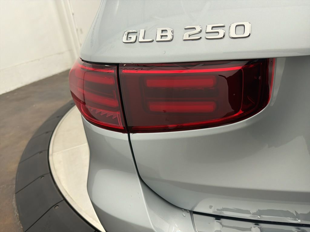 New 2026 Mercedes-Benz GLB 250 image 11
