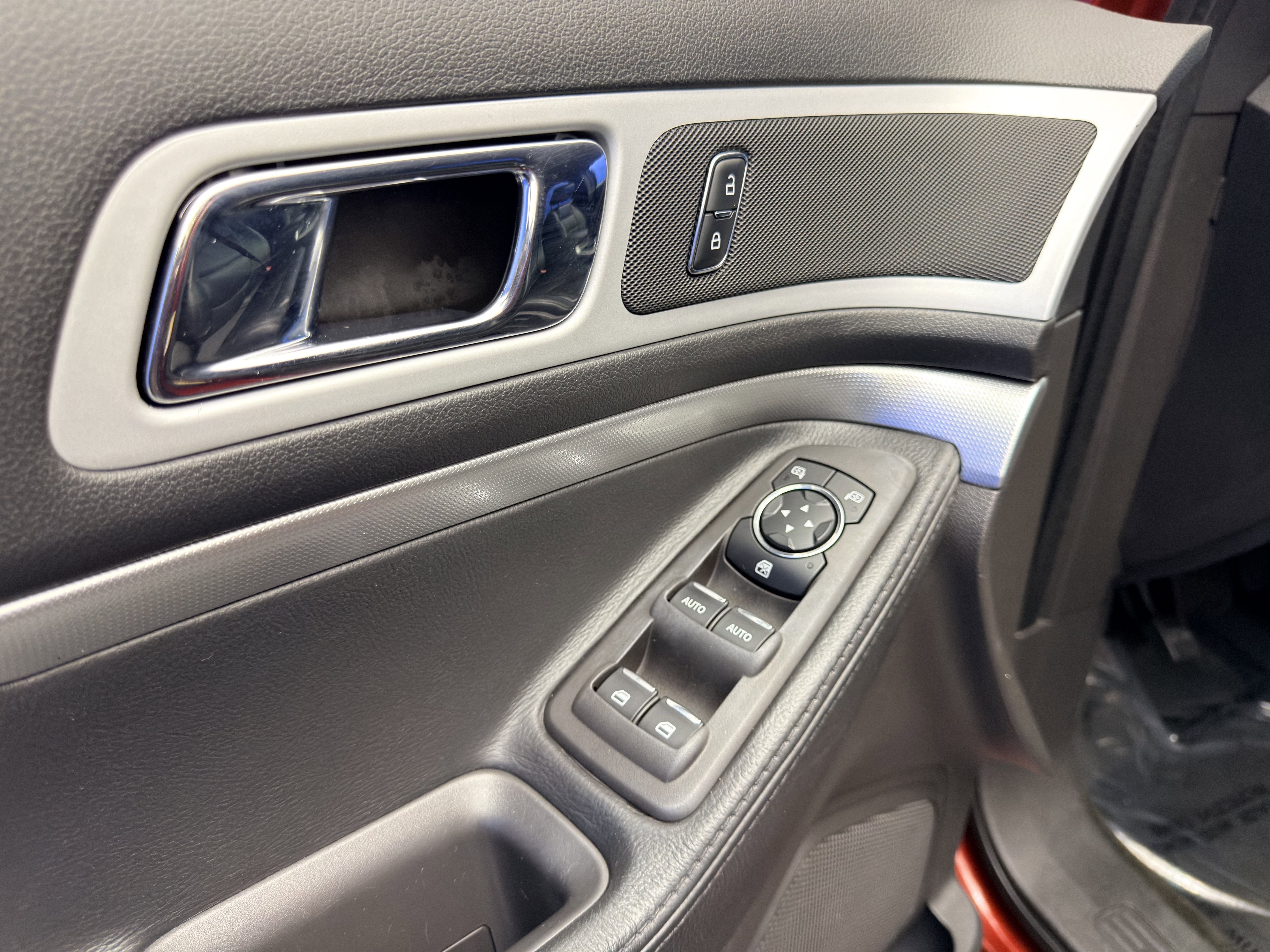 Used 2014 Ford Explorer XLT w/ Equipment Group 202A image 11