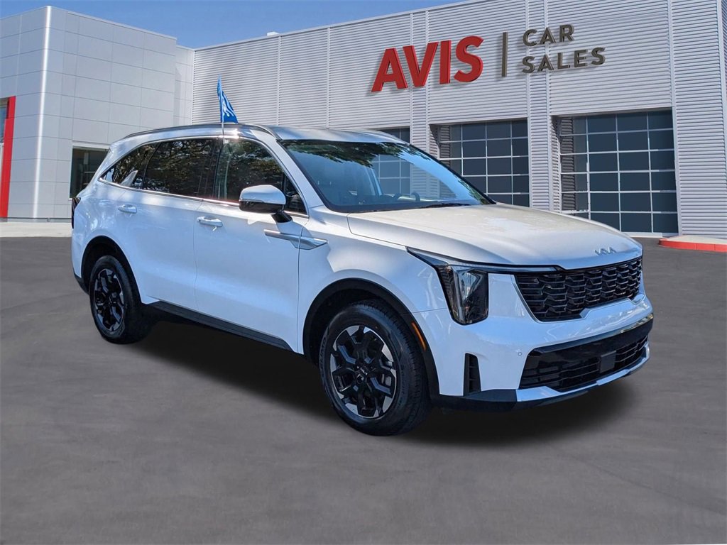 Used 2024 Kia Sorento S image 3