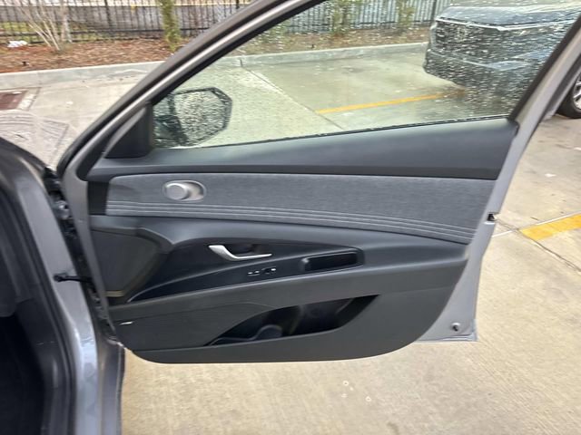 Used 2025 Hyundai Elantra Limited image 13
