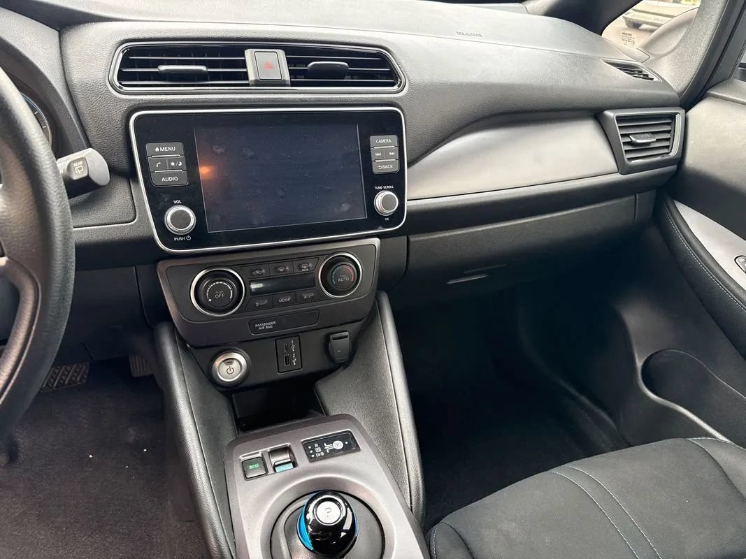 Used 2025 Nissan Leaf S FWD image 18