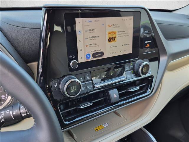 Used 2024 Toyota Highlander XLE FWD image 14