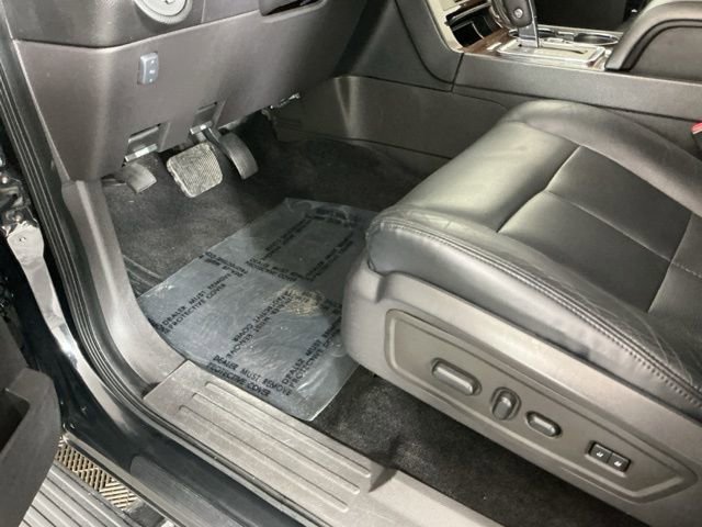 Used 2011 Lincoln Navigator Ultimate image 14