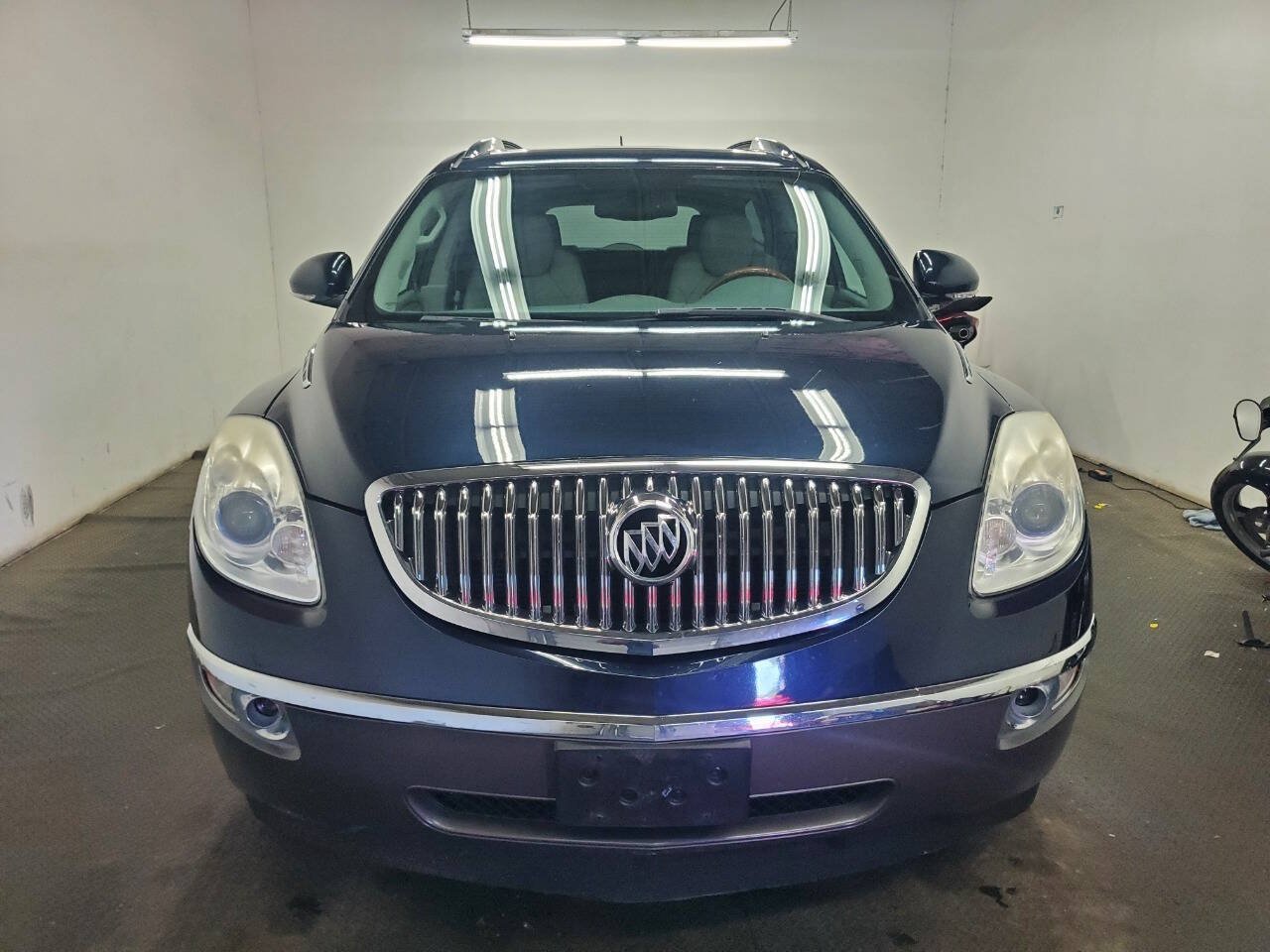Used 2011 Buick Enclave CXL FWD image 2