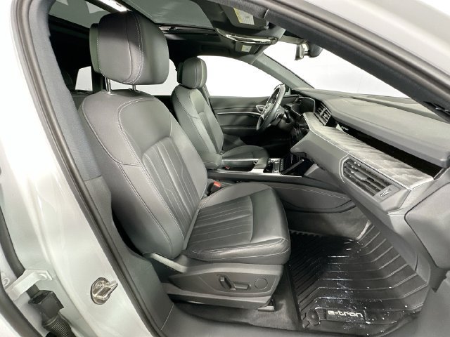 Used 2022 Audi e-tron Premium w/ Convenience Plus Package AWD/4WD image 30
