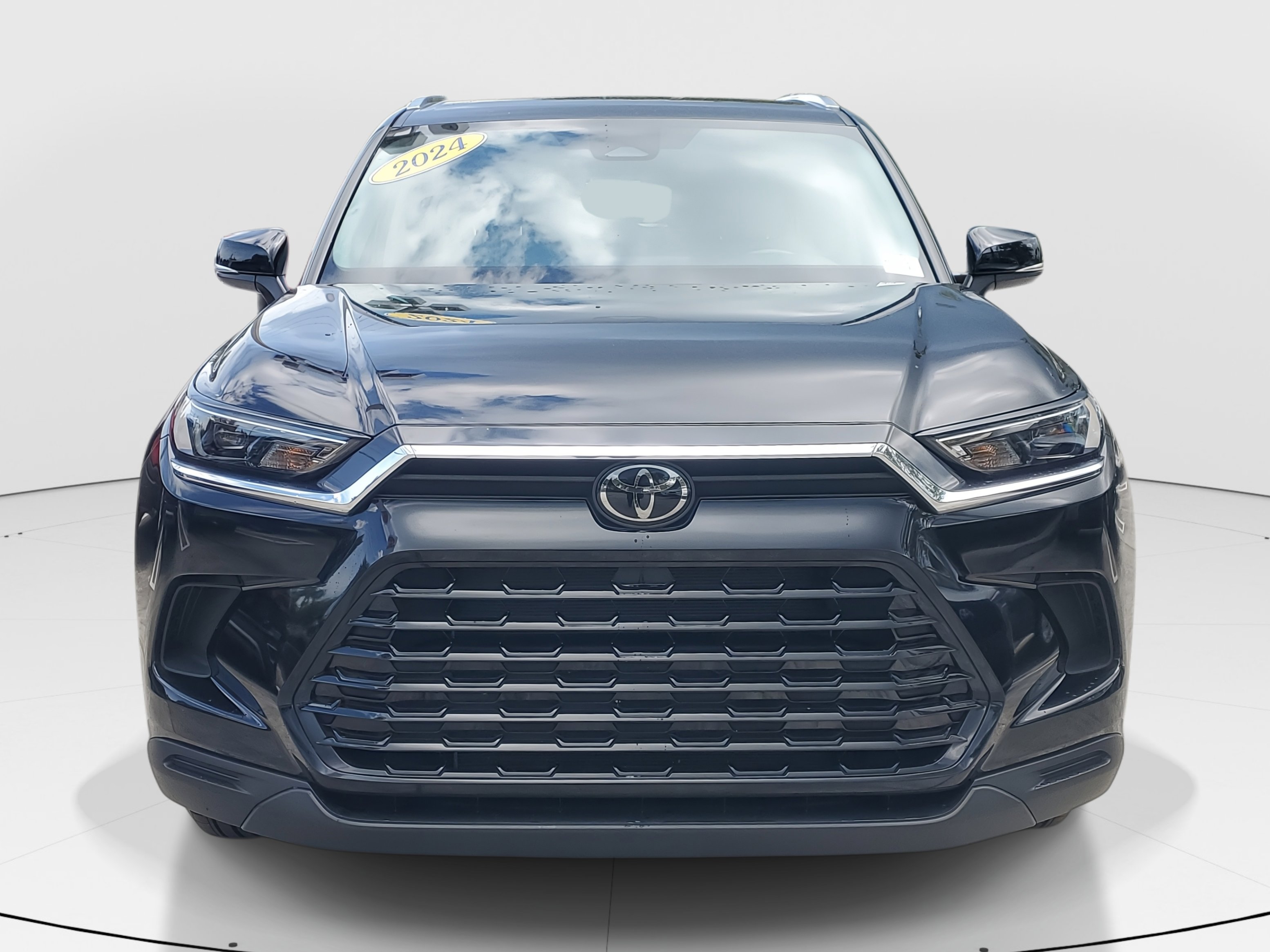 Used 2024 Toyota Grand Highlander XLE image 3