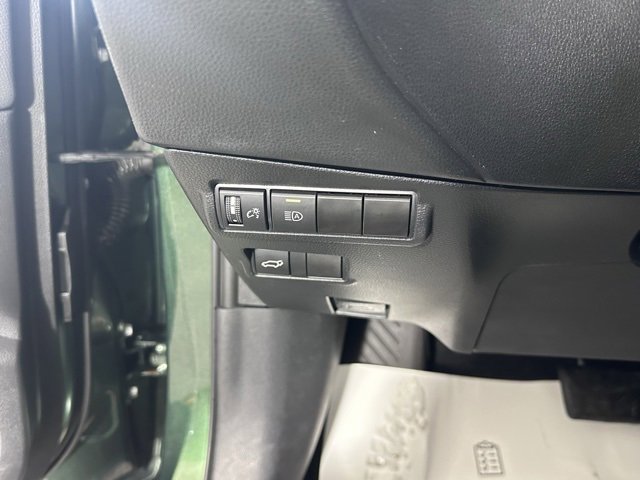 Used 2023 Toyota Corolla Cross XLE image 22