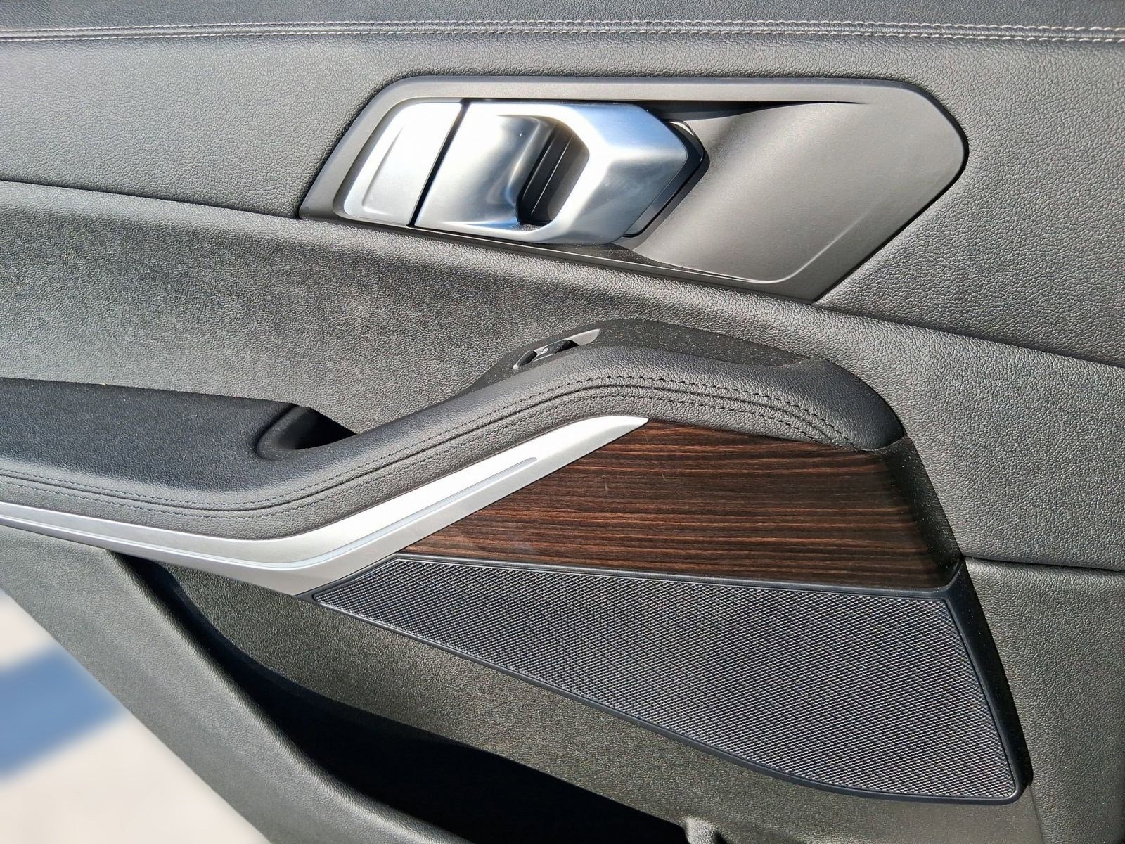 Used 2021 BMW X5 xDrive40i w/ Parking Assistance Package image 26