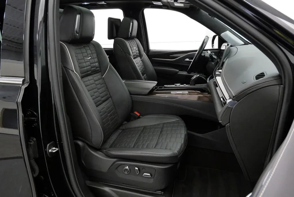 Used 2024 Cadillac Escalade Premium Luxury Platinum AWD/4WD image 15
