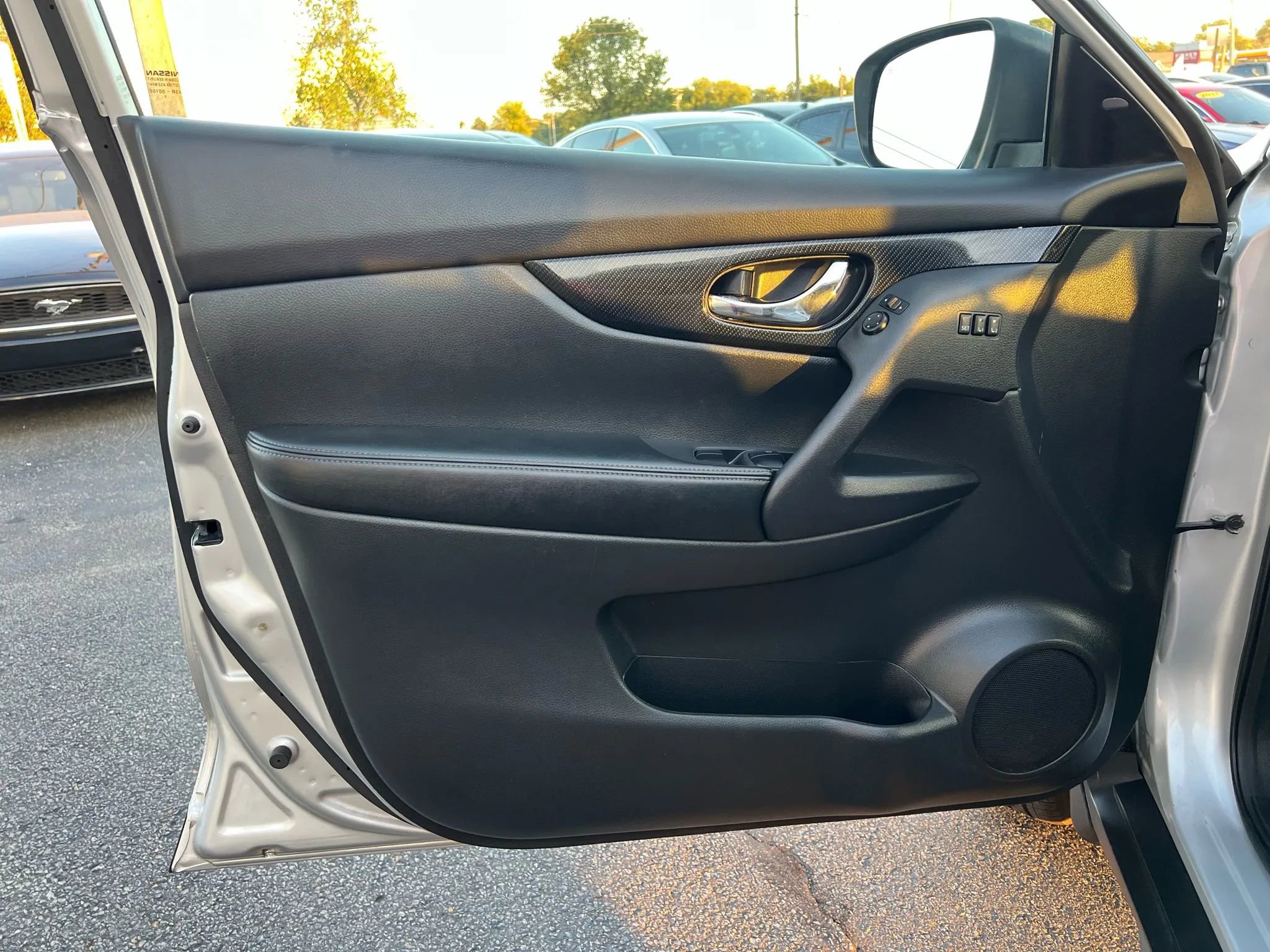 Used 2020 Nissan Rogue SL image 17