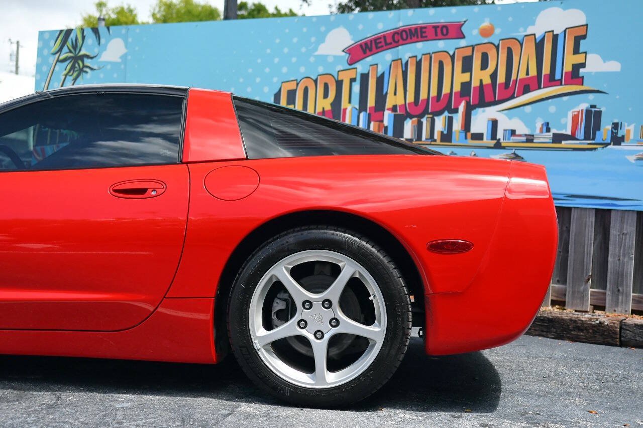 Used 2004 Chevrolet Corvette Coupe w/ Roof Package RWD image 8
