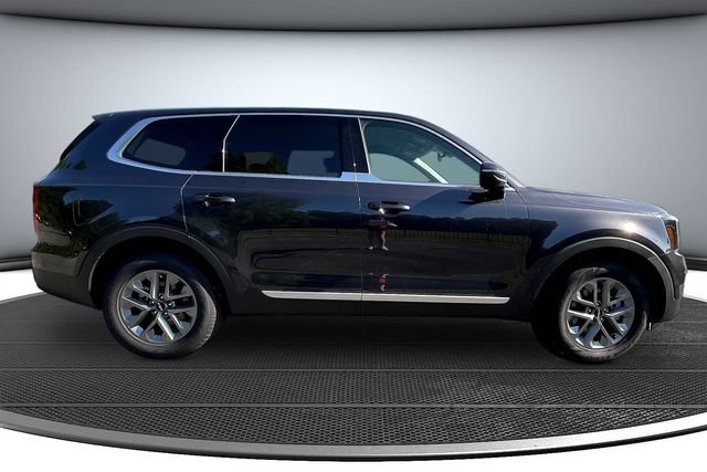 Used 2025 Kia Telluride LX FWD image 4