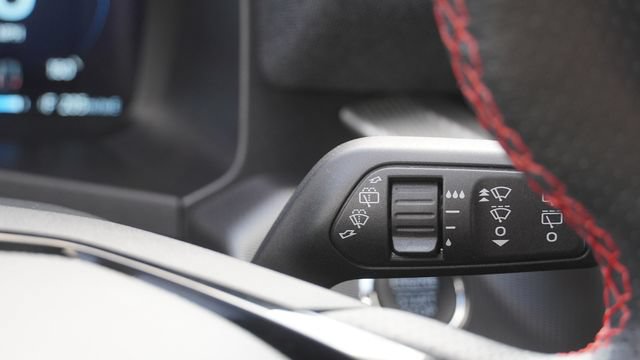 Used 2025 Ford Explorer ST-Line w/ ST-Line Street Pack AWD/4WD image 33
