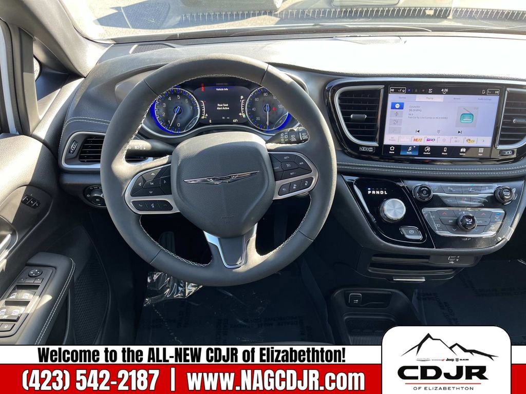 New 2026 Chrysler Pacifica Select image 12