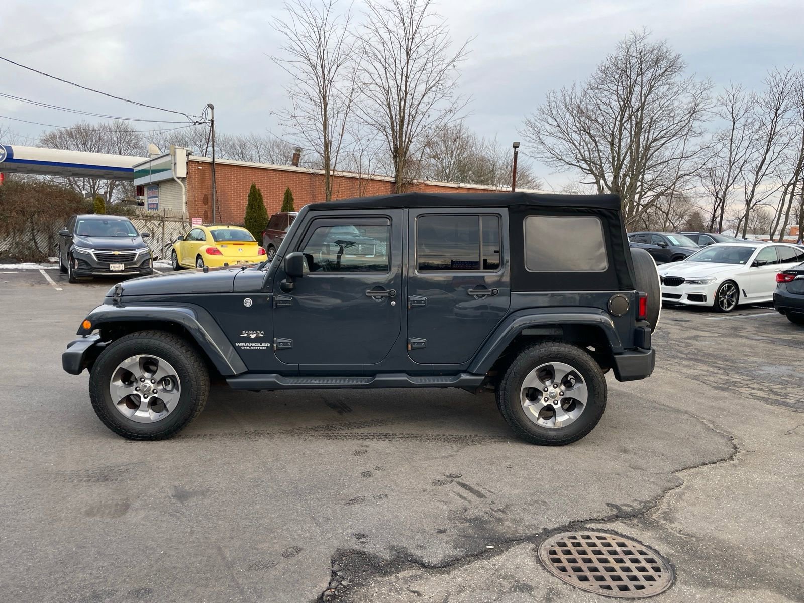 Used 2017 Jeep Wrangler Unlimited Sahara w/ Connectivity Group image 2