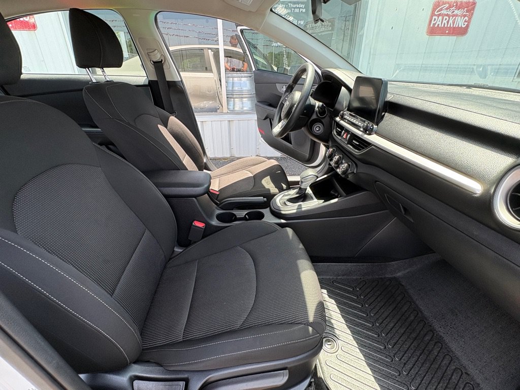Used 2021 Kia Forte LXS FWD image 16