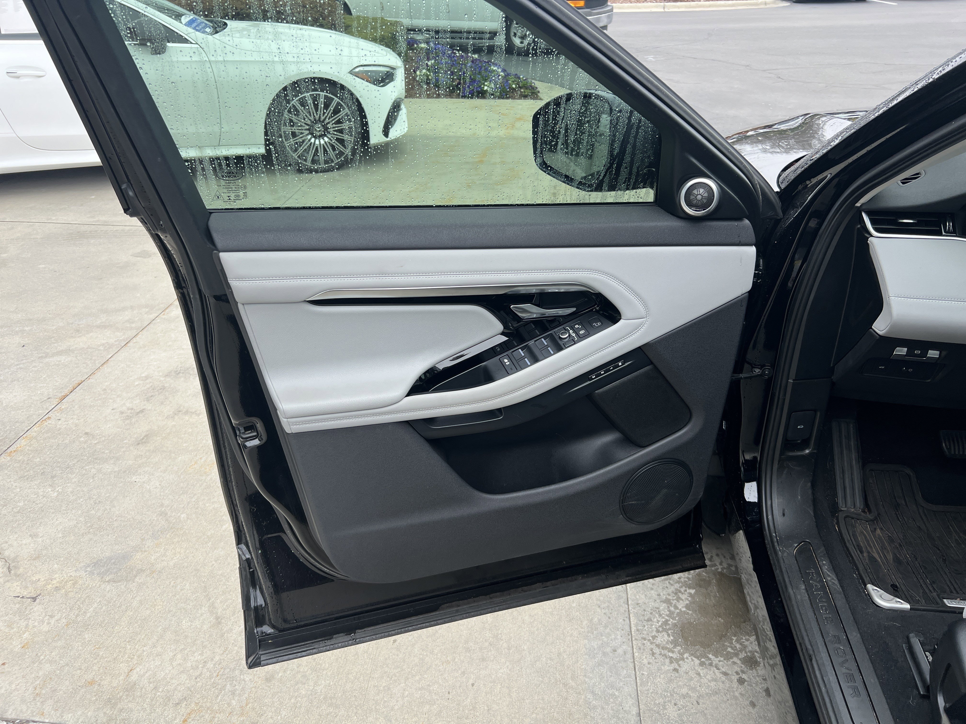 Used 2020 Land Rover Range Rover Evoque SE image 14