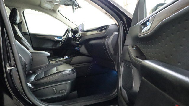 Used 2020 Ford Escape Titanium image 10