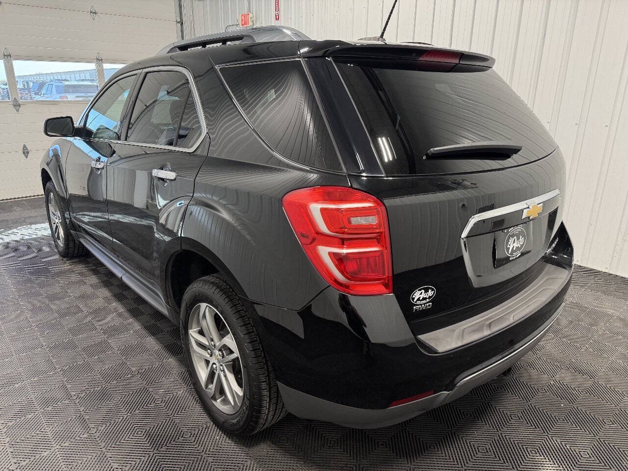 Used 2016 Chevrolet Equinox LTZ w/ Enhanced Convenience Package AWD/4WD image 4