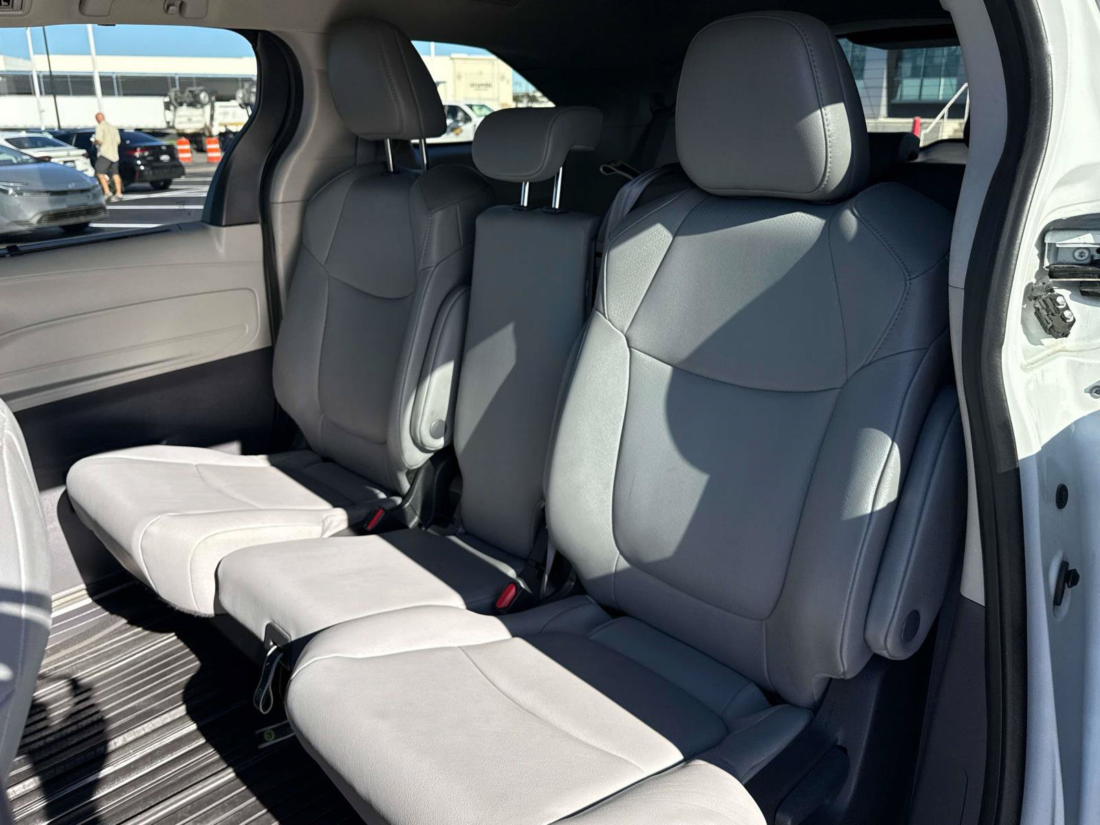 Used 2023 Toyota Sienna XLE FWD image 13