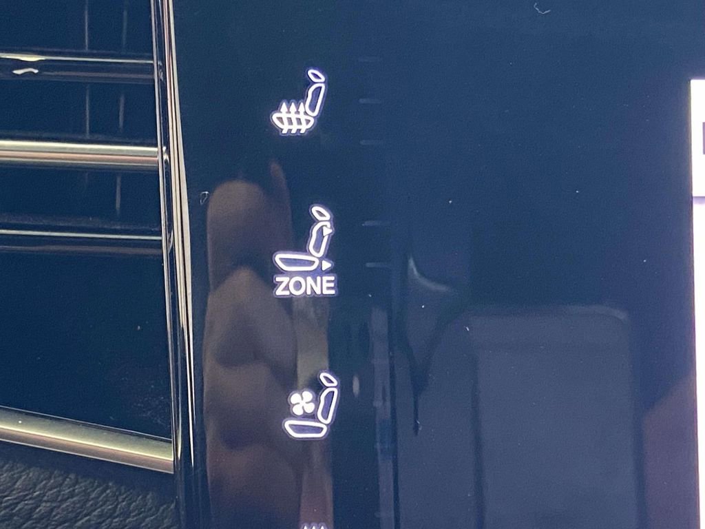 Used 2025 Jeep Wagoneer L Series II AWD/4WD image 24