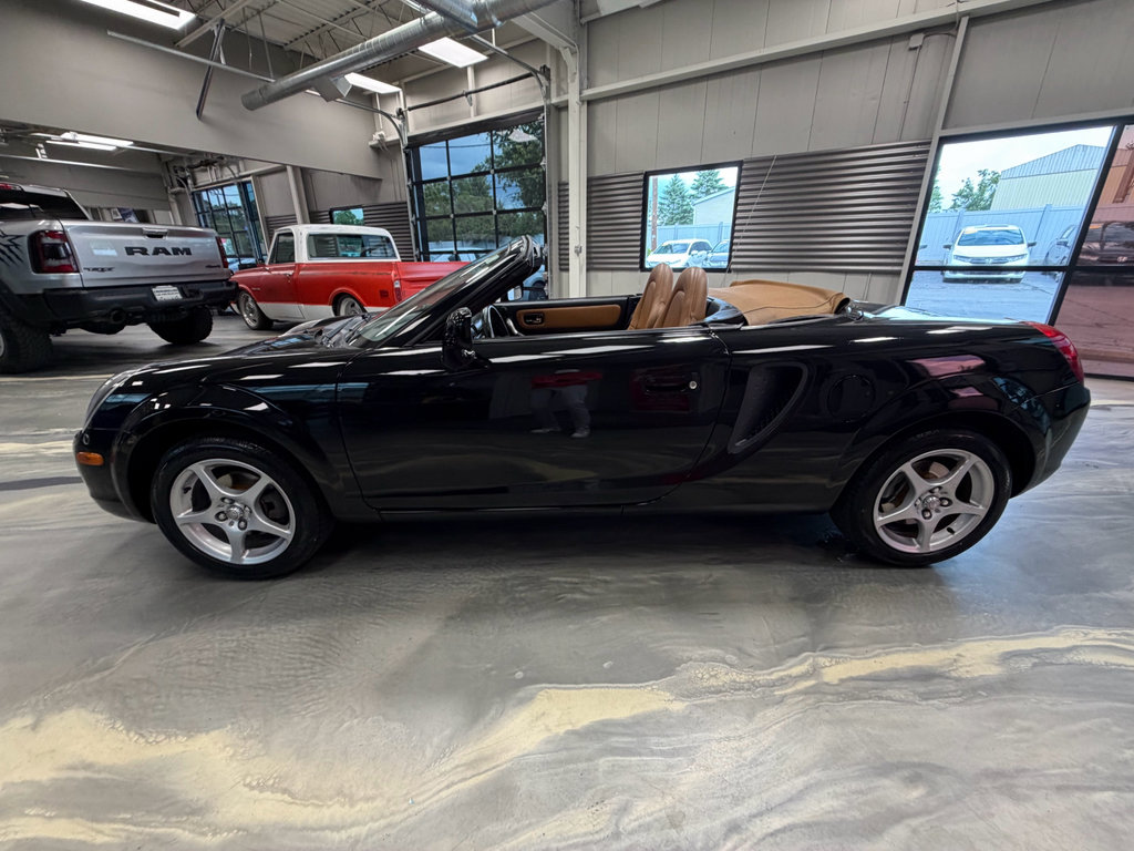 Used 2001 Toyota MR2 RWD image 28