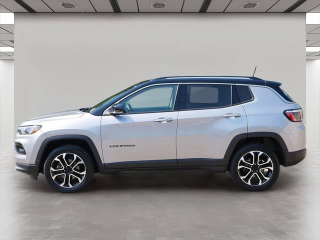 Used 2022 Jeep Compass Limited w/ Sun and Sound Group AWD/4WD image 3