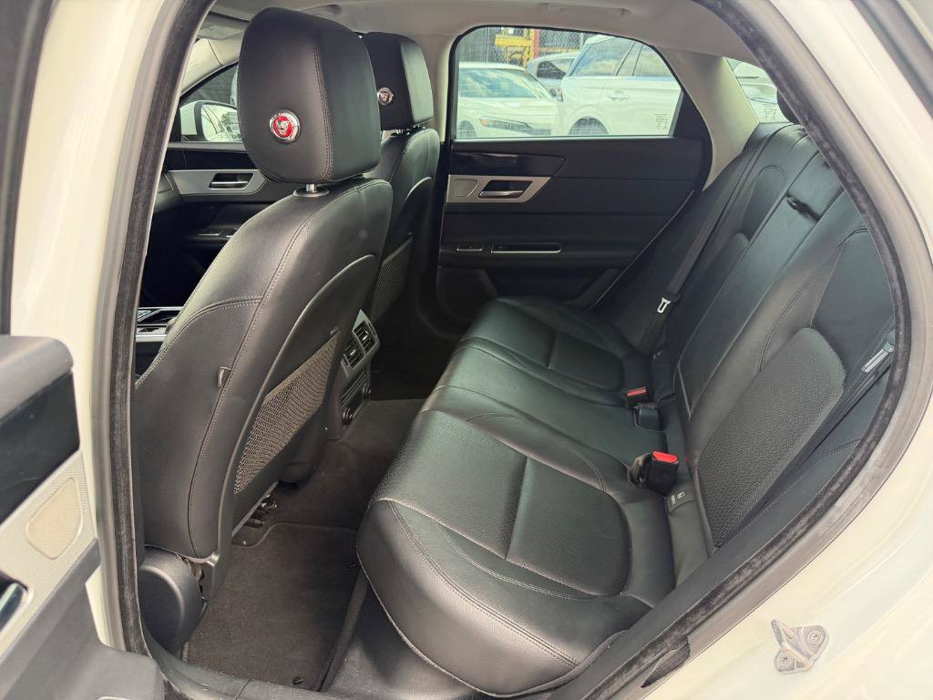 Used 2016 Jaguar XF Prestige AWD/4WD image 12