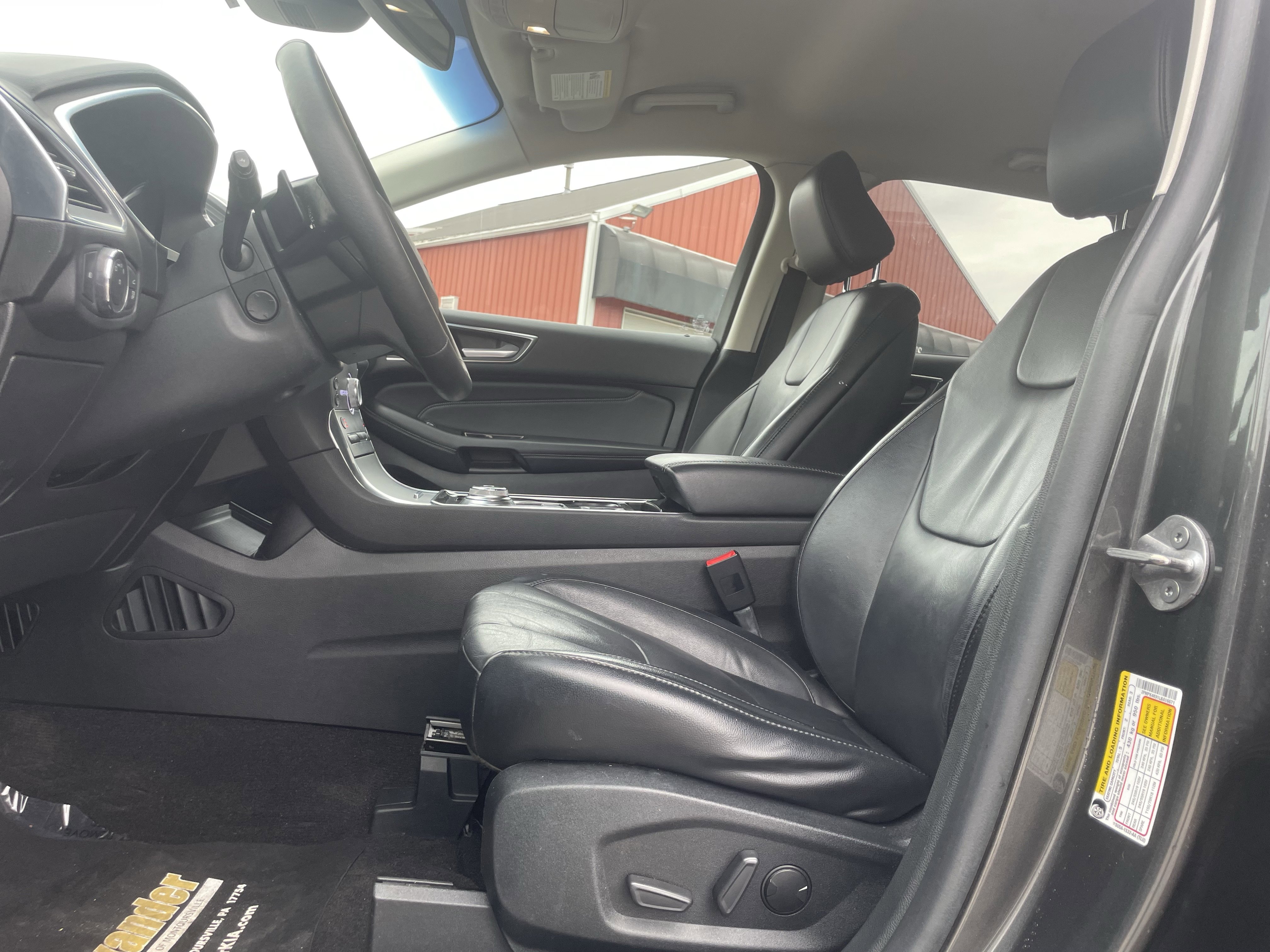 Used 2020 Ford Edge Titanium image 12