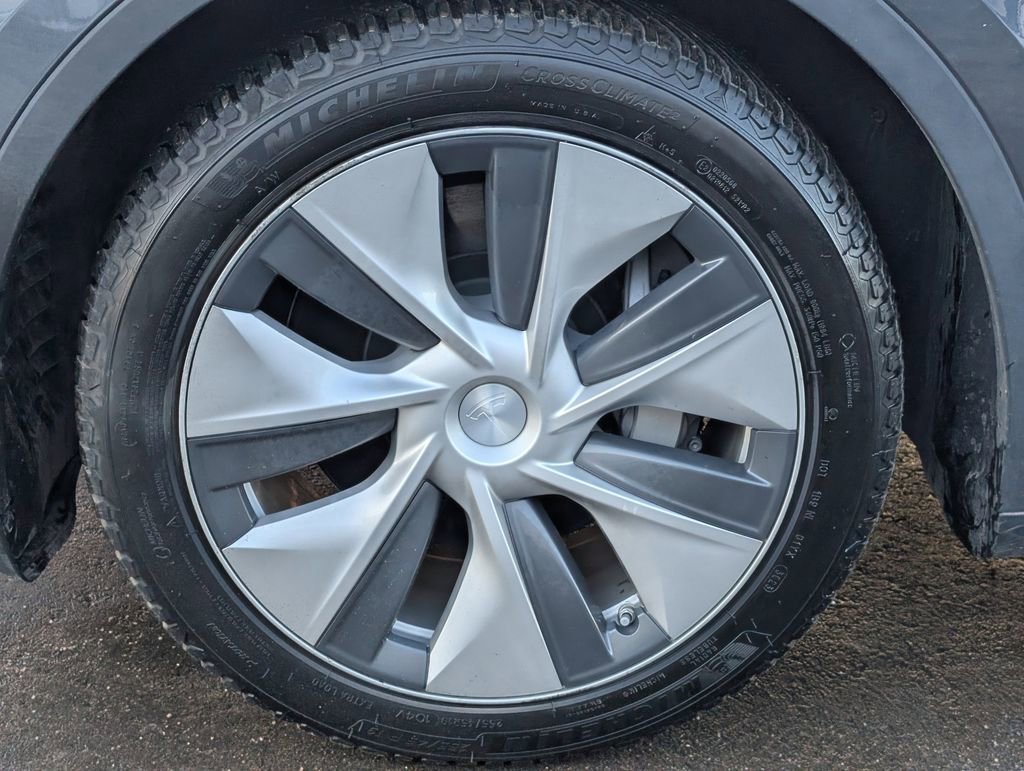 Used 2021 Tesla Model Y Long Range image 10