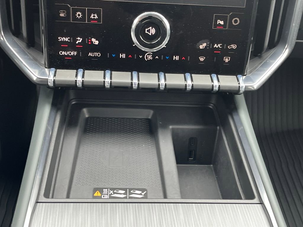 New 2026 GMC Acadia AT4 w/ LPO, Floor Liner Package image 27