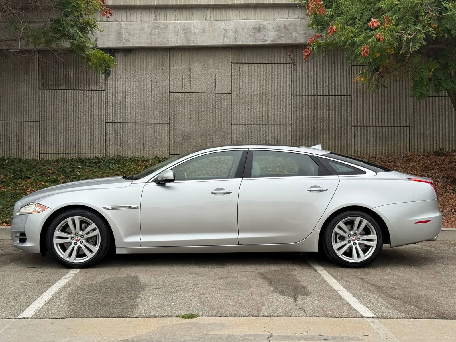 Used 2014 Jaguar XJ L Portfolio image 11