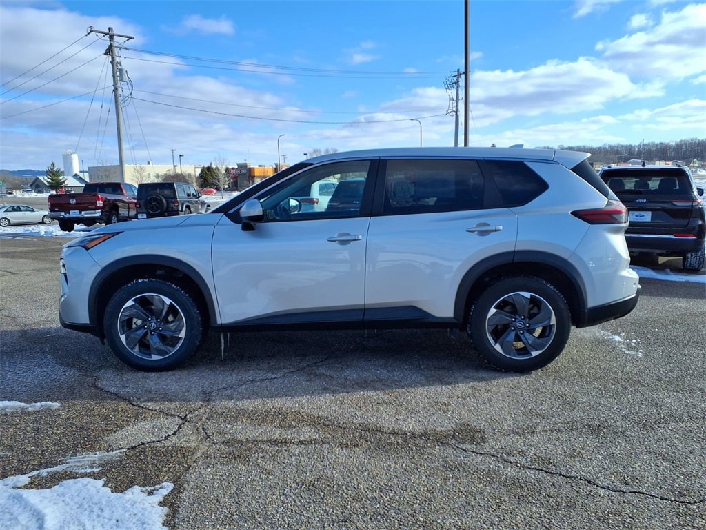 Used 2024 Nissan Rogue SV image 8